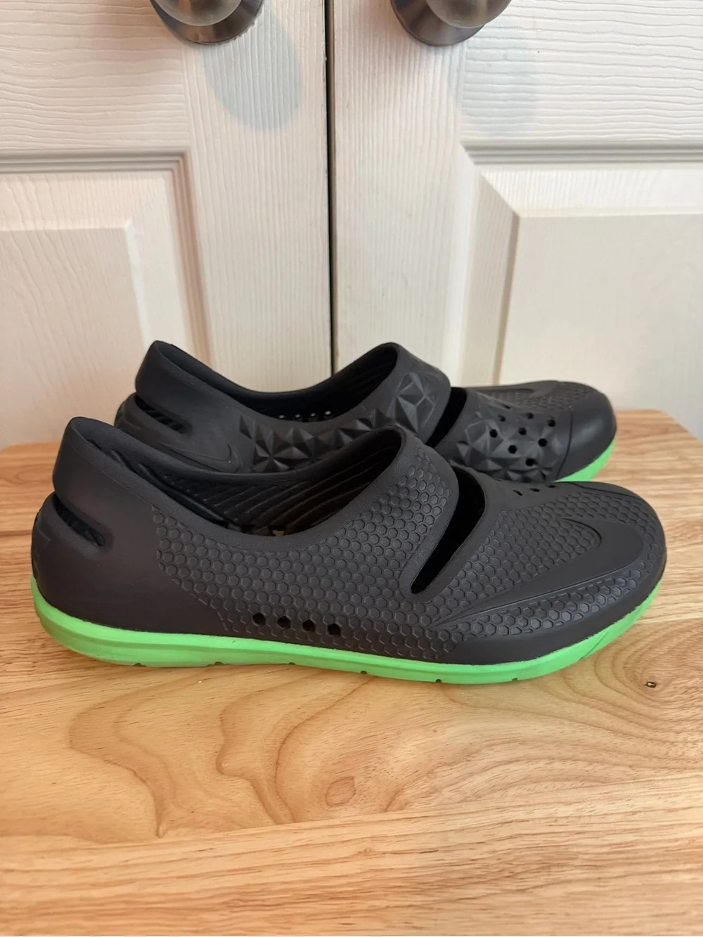Nike Gato Beach Men's Size 11 Water Shoes 443891